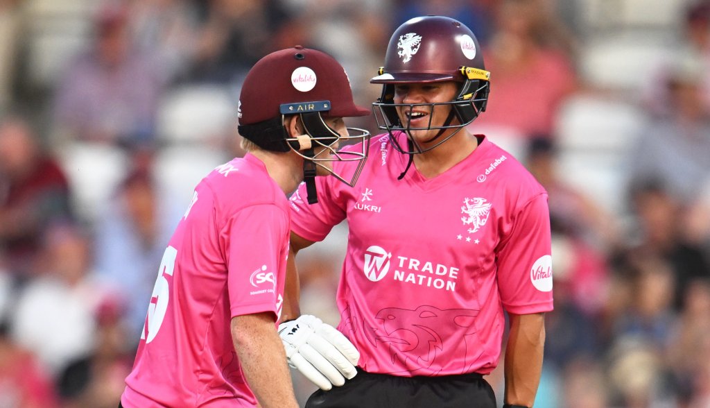 Somerset blow Northants away to keep quarter final hopes alive - Somerset